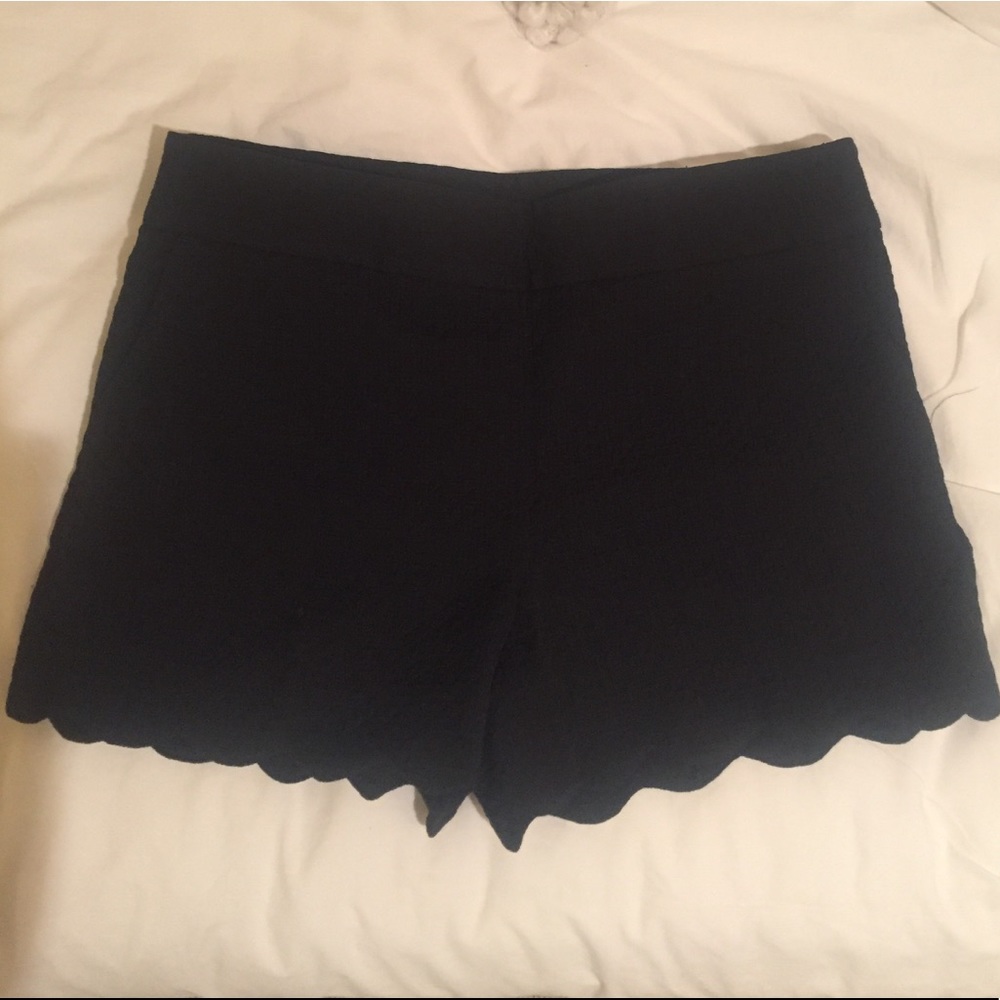 LOFT black scalloped shorts size 6